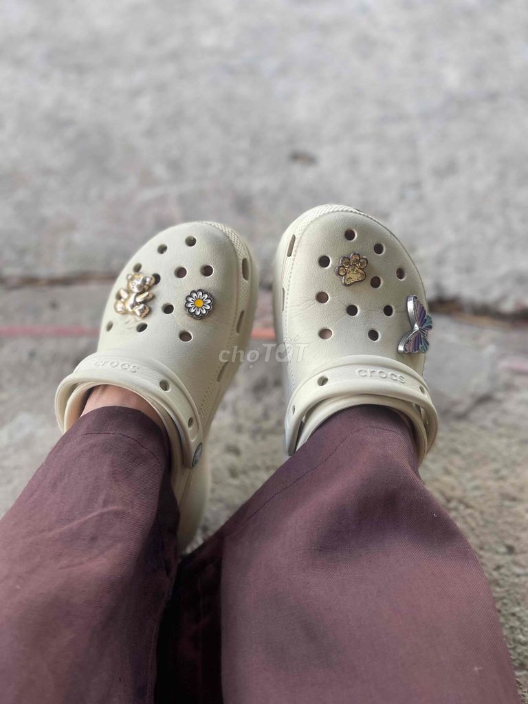 Dép Crocs Nữ Kem size 36 98%. Mua bán Giày dép tại Huyện Bến Lức Long An được đăng bởi Thanh Thảo hình 1