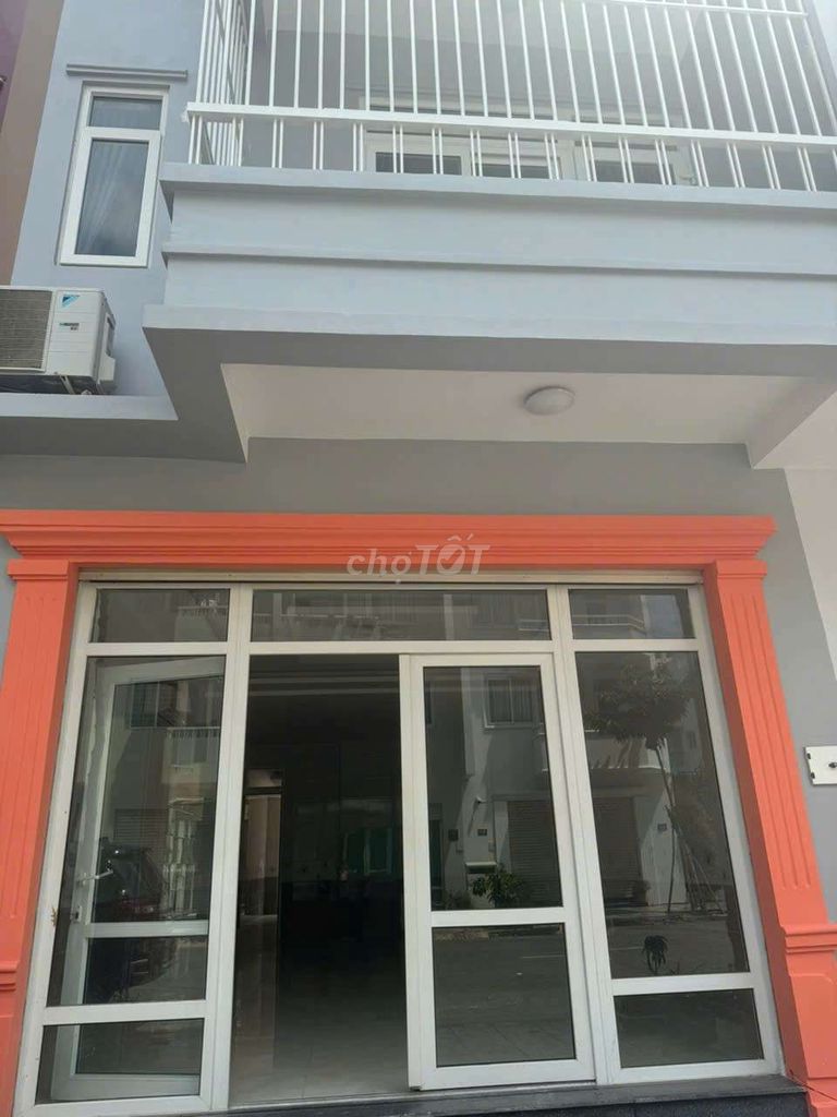 nhà Unitowm 4 phòng ngủ full có 4 máy lạnh