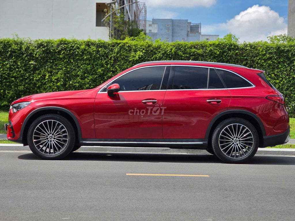 Mercedes GLC300 Model 2024 - Công Ty Xuất Hóa Đơn