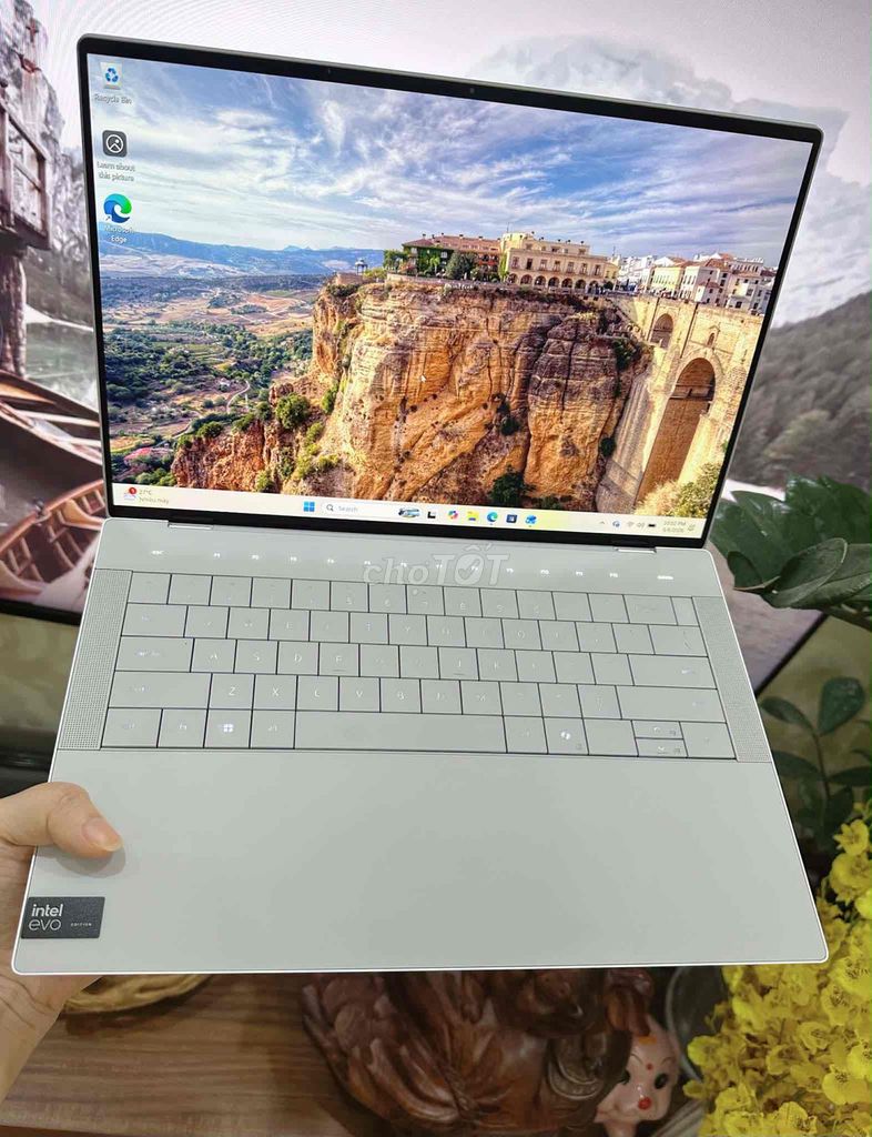 Dell XPS 9440 Ultra 7 14.5 inch 32GB/256GB. Mua bán Laptop tại Quận Hoàng Mai Hà Nội được đăng bởi Sky Blue hình 1