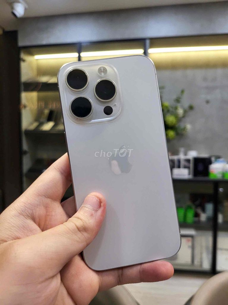 Apple iPhone 15 Pro 256GB Trắng Mỹ Like New (LL/A). Mua bán Điện thoại tại Quận 8 Tp Hồ Chí Minh được đăng bởi TRƯỜNG MOBILE  hình 1
