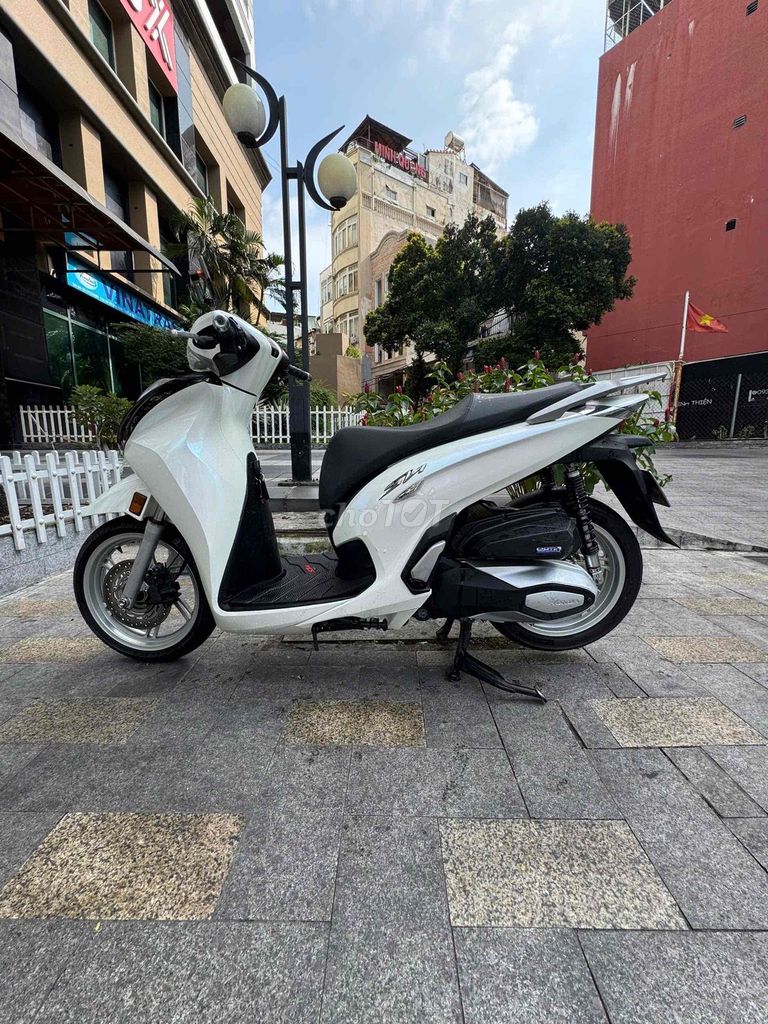 Honda SH350i 2023 Trắng 40000 km. Mua bán Xe máy tại Quận 1 Tp Hồ Chí Minh được đăng bởi Nguyễn anh Tuấn hình 3