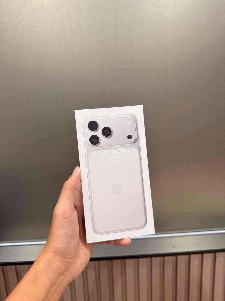 iPhone 17 Pro Max 256GB Bạc ZP/A nguyên Seal 100%. Mua bán Điện thoại tại Quận Thanh Khê Đà Nẵng được đăng bởi Thuỳ Trang hình 1