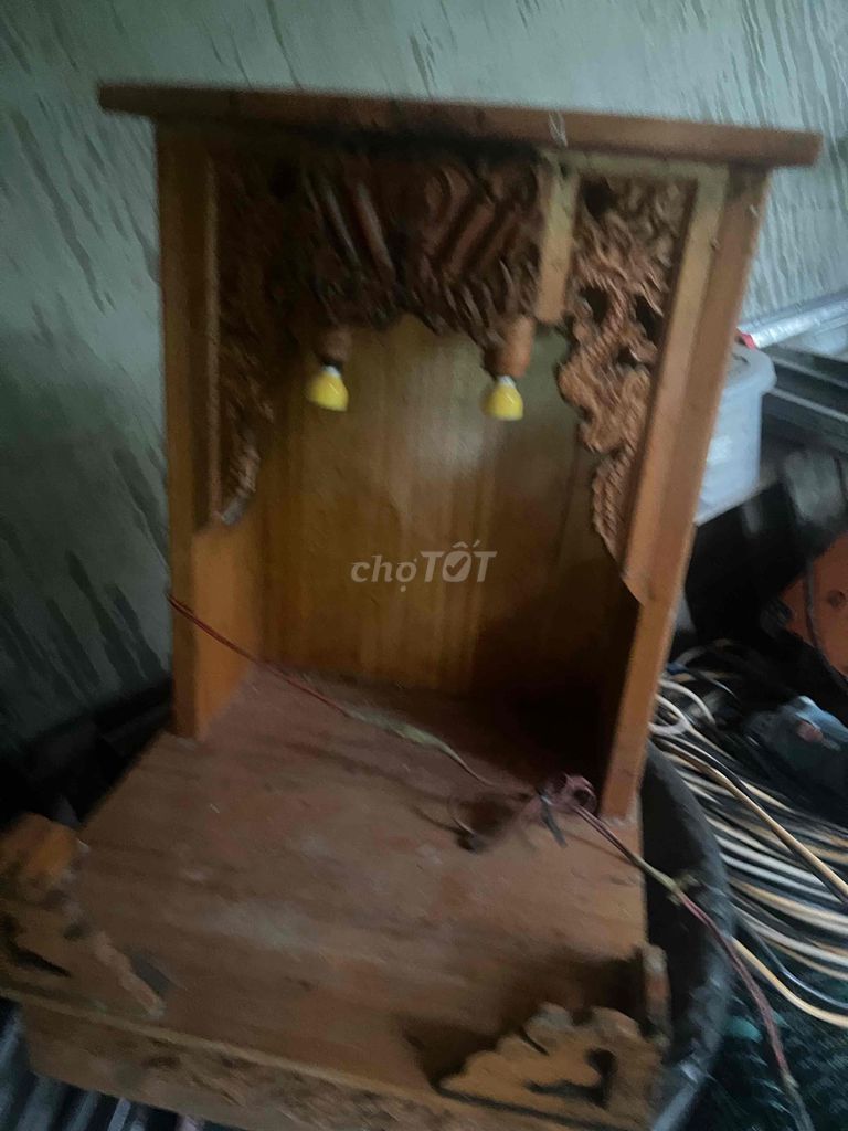 Bàn thờ gỗ nâu truyền thống. Mua bán Nội thất, đồ gia dụng khác tại Huyện Đức Hòa Long An được đăng bởi Truong Tuan hình 1