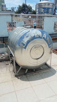 Cần bán bồn nước inox 1nghìn 500ml với cầu thang. Mua bán Nội thất, đồ gia dụng khác tại Quận 5 Tp Hồ Chí Minh được đăng bởi Trần Văn phong