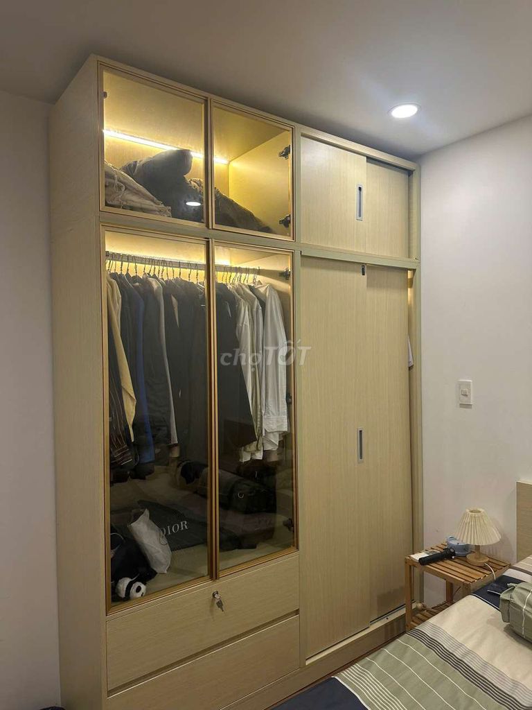 Tủ quần áo gỗ kính vàng nhạt. Mua bán Tủ, kệ gia đình tại Thành phố Dĩ An Bình Dương được đăng bởi Hạ Niên hình 1