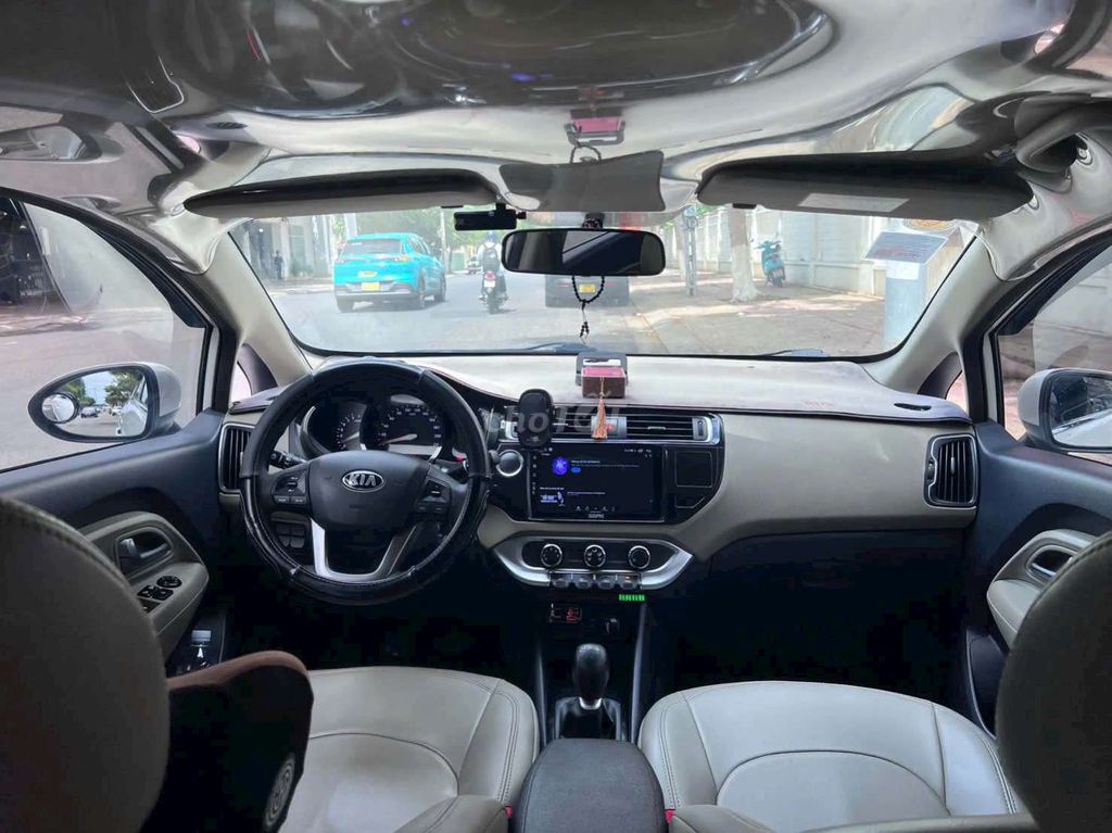 Kia Rio белый