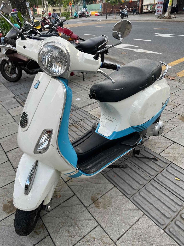 Piaggio Vespa LX 125 белый, синий