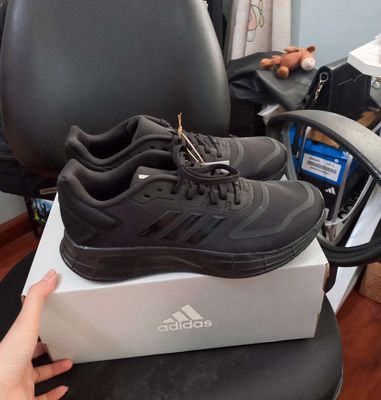 Giày Adidas size 40.5/41 chính hãng 100% freeship. Mua bán Giày dép tại Huyện Thanh Trì Hà Nội được đăng bởi Hằng Nguyễn