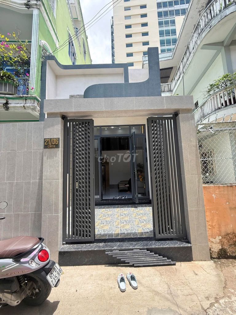 Nhà 4 phòng ngủ hẻm CMT8