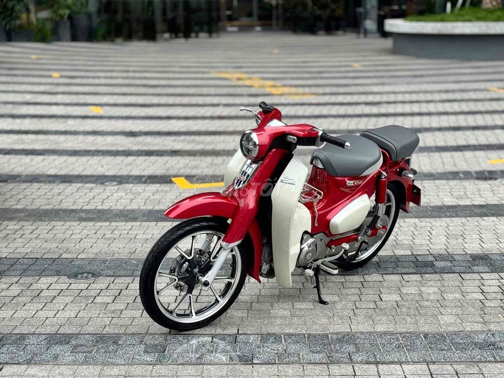 Honda Super Cub C125 2023 Đỏ Trắng 4000km. Mua bán Xe máy tại Quận Cầu Giấy Hà Nội được đăng bởi Tuấn Việt Motor hình 1
