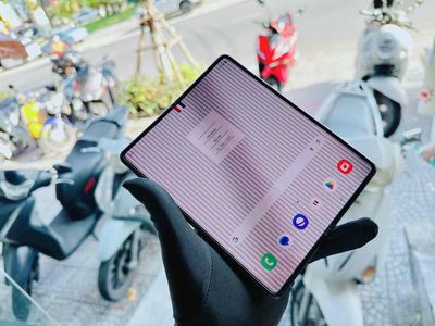Samsung Z Fold 3 256G VN màn phụ sọc chỉ ko có loa. Mua bán Điện thoại tại Quận Hải Châu Đà Nẵng được đăng bởi TUẤN LUXURY MOBILE ĐÀ NẴNG
