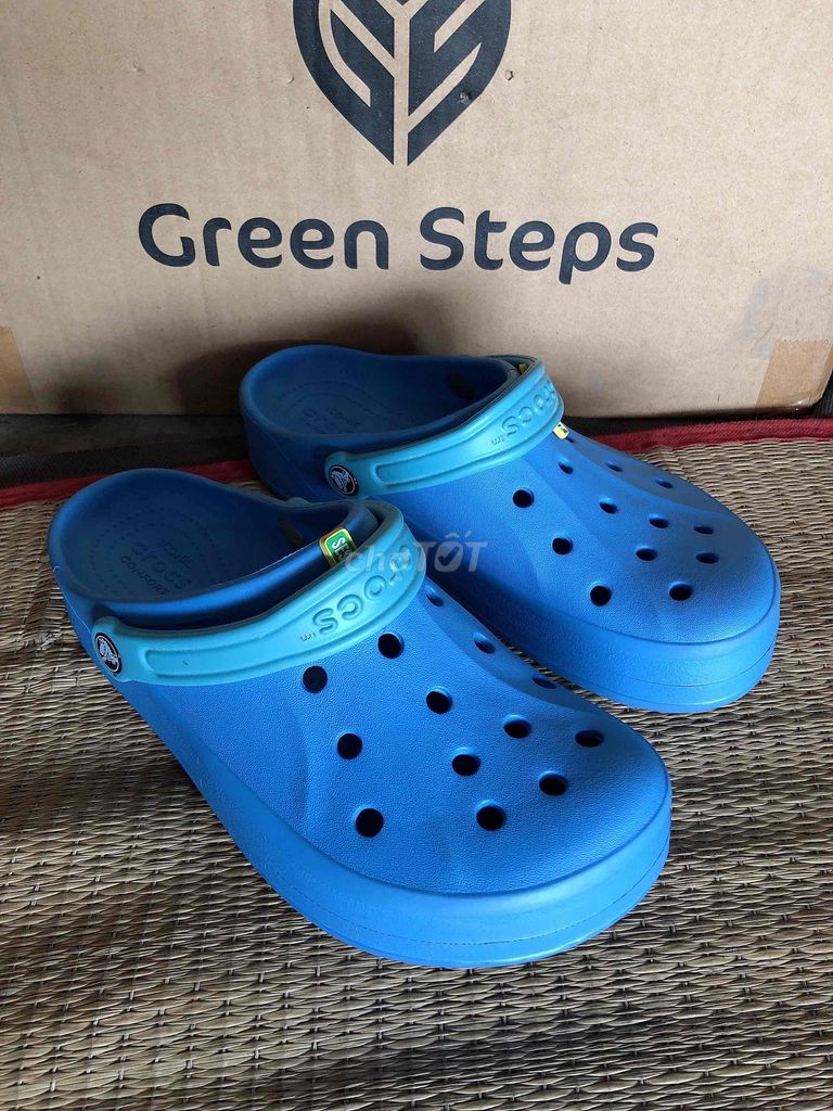 crocs chính hãng lỗi nhỏ sale giá cục tốt m8