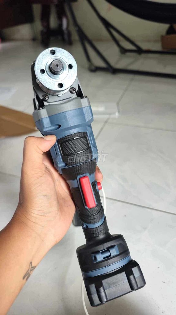 Máy mài góc dùng pin thiết kế nhỏ gọn. Mua bán Nội thất, đồ gia dụng khác tại Huyện Hòa Vang Đà Nẵng được đăng bởi Bùi Anh Khoa hình 1