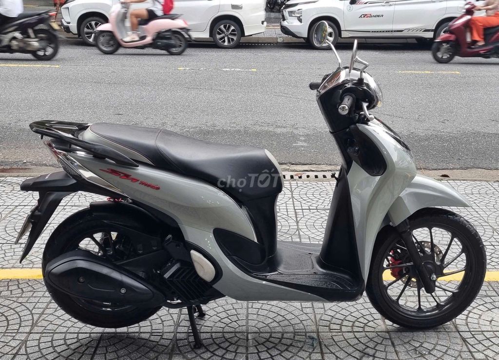 Honda SH Mode 2025 серый цементный пробег несколько тысяч км