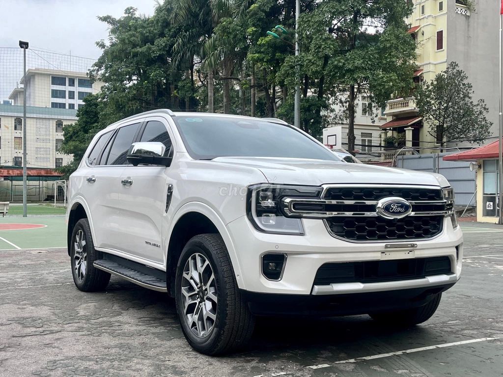 2024 Everest titanium 4x4 hỗ trợ 95%, lãi 5,8%