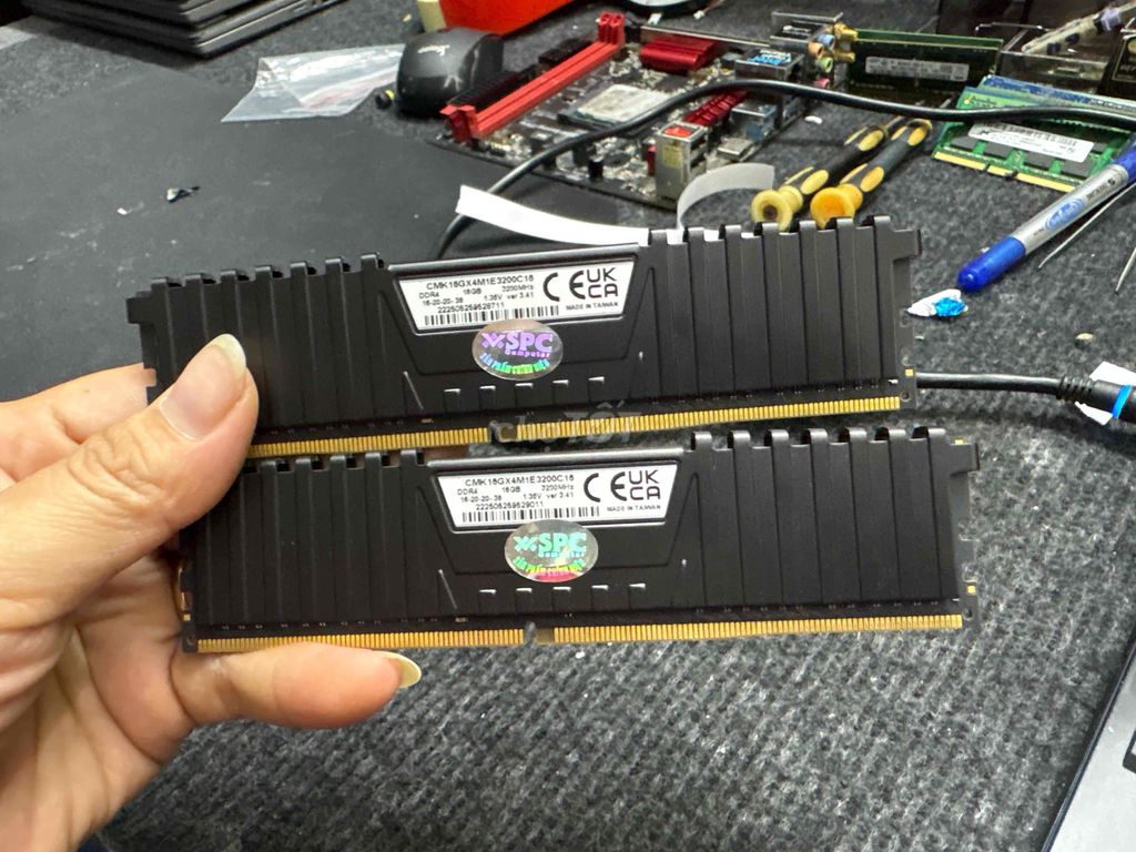 RAM MÁY BÀN DDR4 16GB TẢN CORSAI RIN KENG. Mua bán Linh kiện (RAM, Card...) tại Quận Gò Vấp Tp Hồ Chí Minh được đăng bởi ngọc trang hình 1