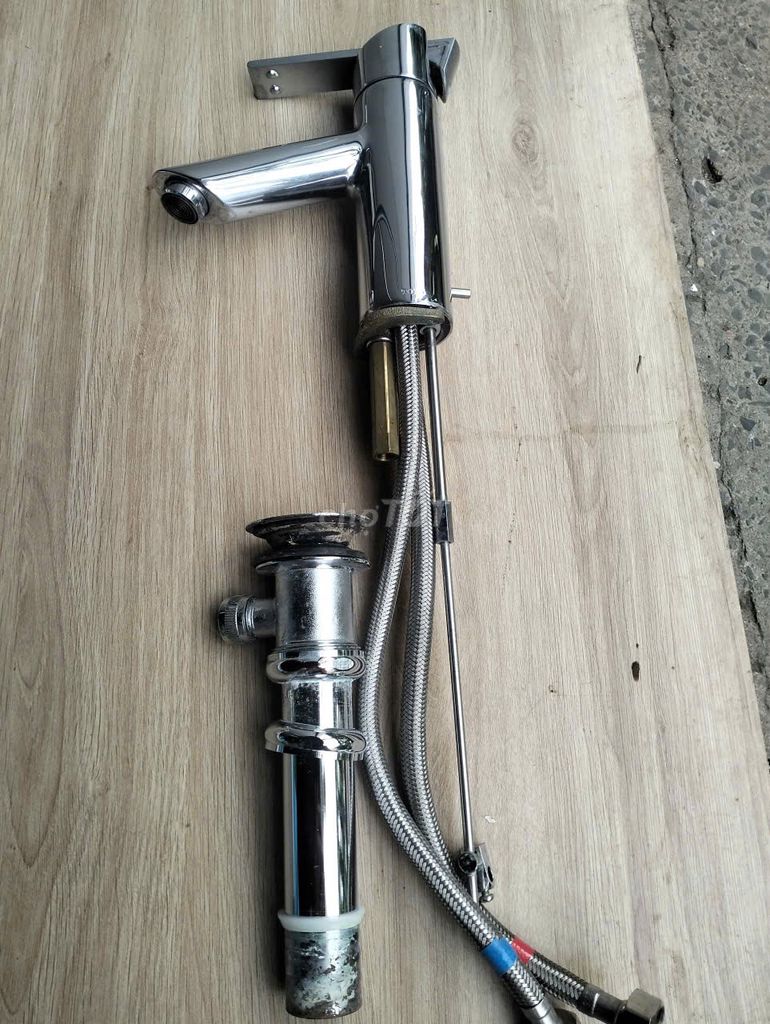 Vòi rửa mặt TOTO Đồng nguyên khối Bạc. Mua bán Thiết bị vệ sinh, nhà tắm tại Thành phố Thủ Đức Tp Hồ Chí Minh được đăng bởi Lê Nga hình 1