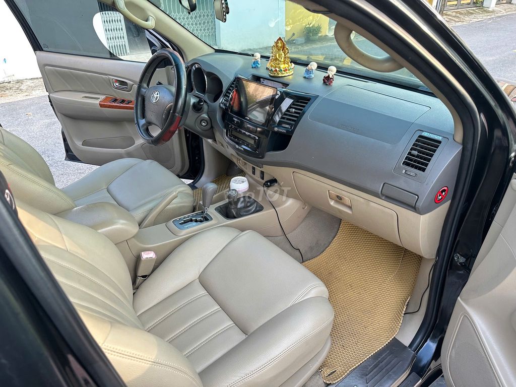 Toyota Fortuner 2.7V 4x4AT cuối 2011 tự động 2 cầu. Mua bán Ô tô tại Huyện Sóc Sơn Hà Nội được đăng bởi Salon Auto Đào Hằng hình 14