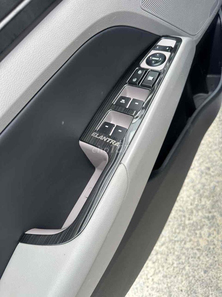 Hyundai Elantra 2016 1.6 MT. Mua bán Ô tô tại Thị xã Hương Trà Thừa Thiên Huế được đăng bởi Diễm Quỳnh hình 12