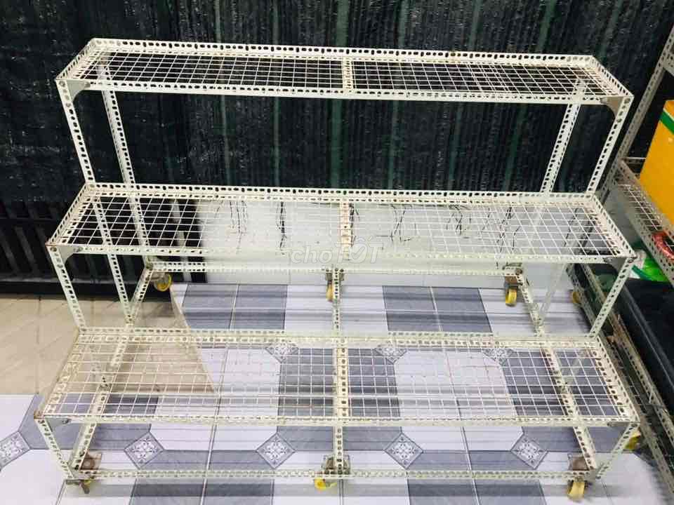 Kệ trưng bày sắt 3 tầng có bánh xe. Mua bán Tủ, kệ gia đình tại Quận Bình Thuỷ Cần Thơ được đăng bởi Ân hình 1