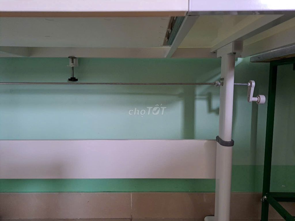 Bàn làm việc bàn học chống gù nâng hạ bằng tay. Mua bán Bàn ghế tại Quận 6 Tp Hồ Chí Minh được đăng bởi Linh hình 2
