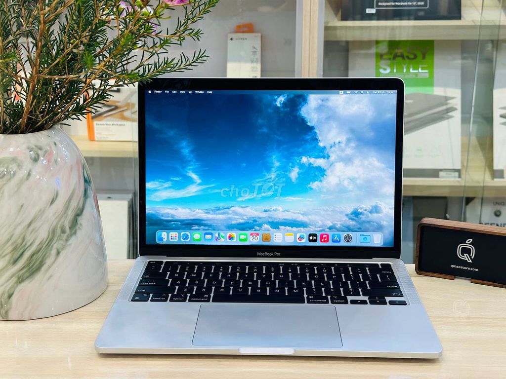 MacBook Pro 13" 2022 M2 16/512 đẹp 99% giá tốt.