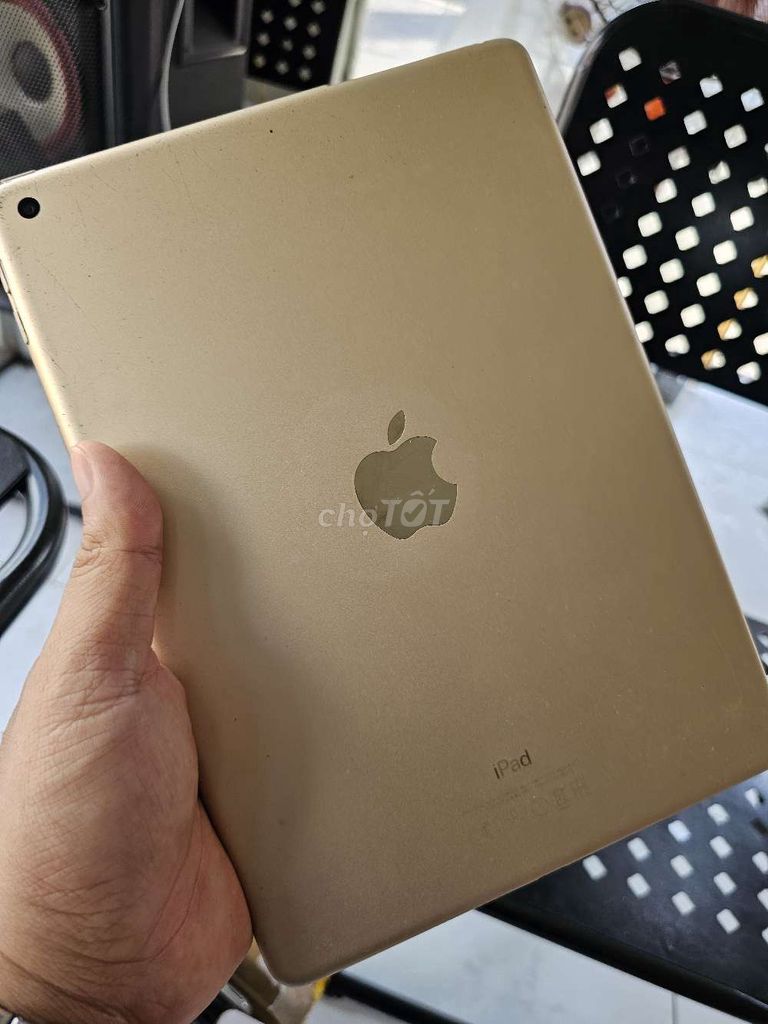 Apple iPad Gen 5 32GB Vàng Đã sử dụng. Mua bán Máy tính bảng tại Thành phố Biên Hòa Đồng Nai được đăng bởi Vu hoang hình 1