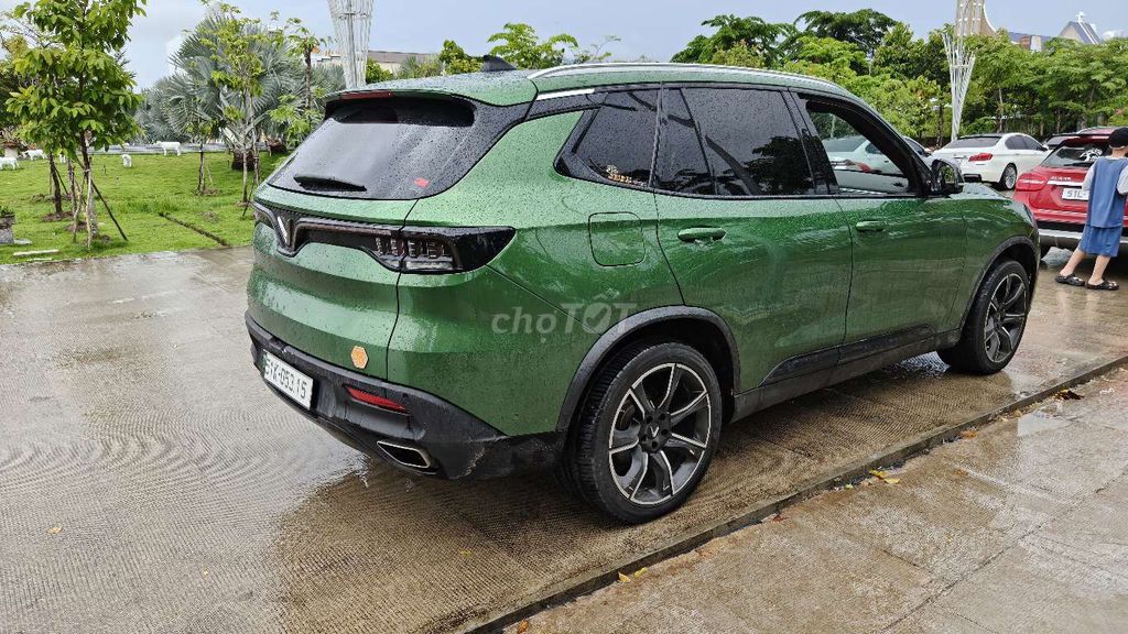 Автомобиль VinFast Lux SA2.0 Premium 2021