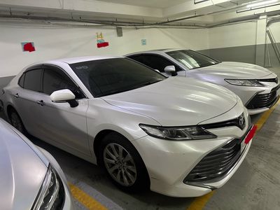 Toyota Camry 2.0G 2021 lăn bánh 2022 màu trắng
