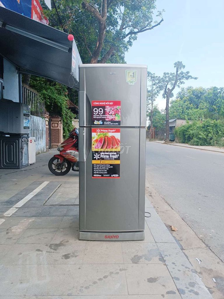 Tủ lạnh Sanyo 250 lít rộng rãi. Mua bán Tủ lạnh tại Thành phố Huế Thừa Thiên Huế được đăng bởi Hải hình 1