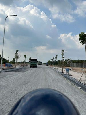 CẦN BÁN GẤP : LÔ ĐẤT 3 MẶT TIỀN 10M. Mua bán đất tại Huyện Đức Hòa Long An được đăng bởi Nguyễn ba