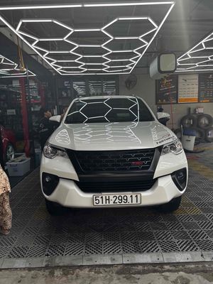 Toyota Fortuner Trắng 140.000 km