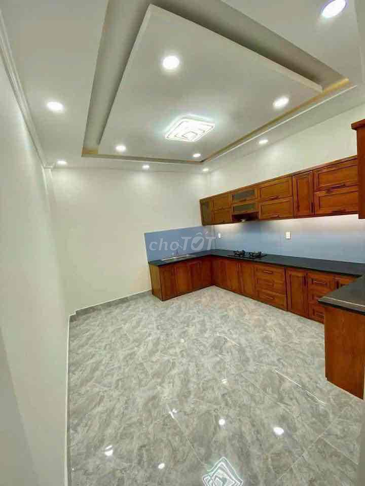 Chủ kẹt tiền cần bán nhà Lạc Long Quân, P11, Tân Bình - Giá3tỷ9/67,2m2