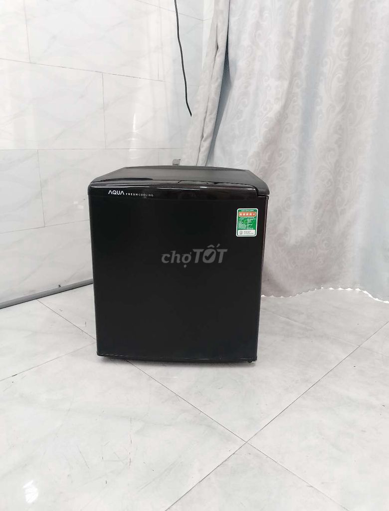 Tủ lạnh mini Aqua 50l Đen zin đẹp bóng lưỡng. Mua bán Tủ lạnh tại Quận 12 Tp Hồ Chí Minh được đăng bởi Oanh hình 1