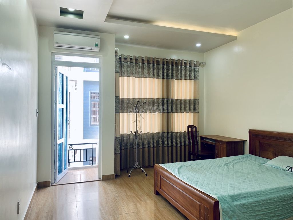 Cho thuê nhà Văn Cao, 5 ngủ khép kín, DT: 60m2 x 4 tầng.