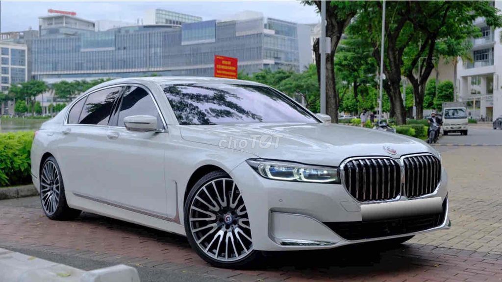BMW 740i PE 2020 Trắng 20.000 km. Mua bán Ô tô tại Quận 7 Tp Hồ Chí Minh được đăng bởi Hoàng Trung hình 4