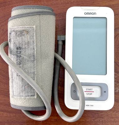 Máy đo huyết áp OMRON HEM-7300. Mua bán Nội thất, đồ gia dụng khác tại Quận Phú Nhuận Tp Hồ Chí Minh được đăng bởi hòa lê 5