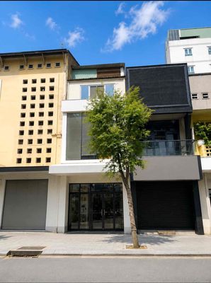 Аренда · 3 комн. · 105 м² · Quận 1, ул. Đường Ðề Thám