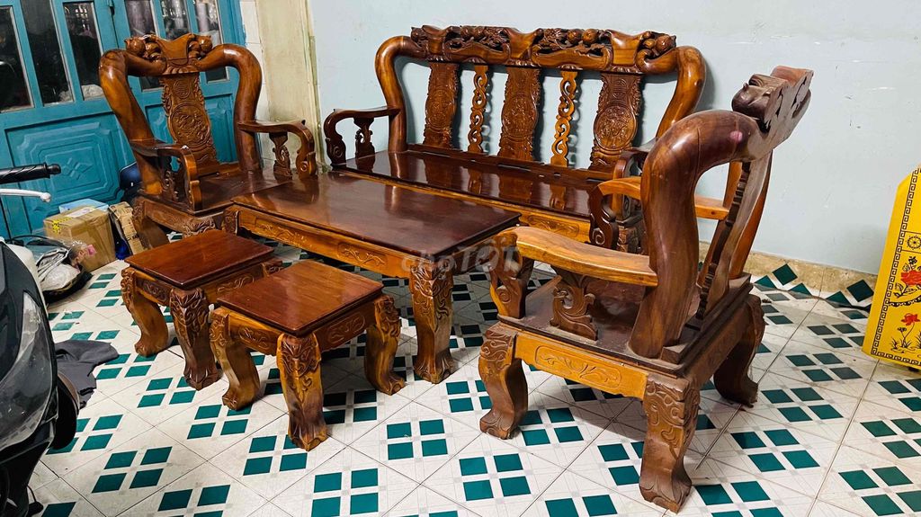 Bộ bàn ghế phòng khách Gỗ Nâu 6 món chạm rồng. Mua bán Bàn ghế tại Thành phố Biên Hòa Đồng Nai được đăng bởi BUI TIEN THANH hình 1