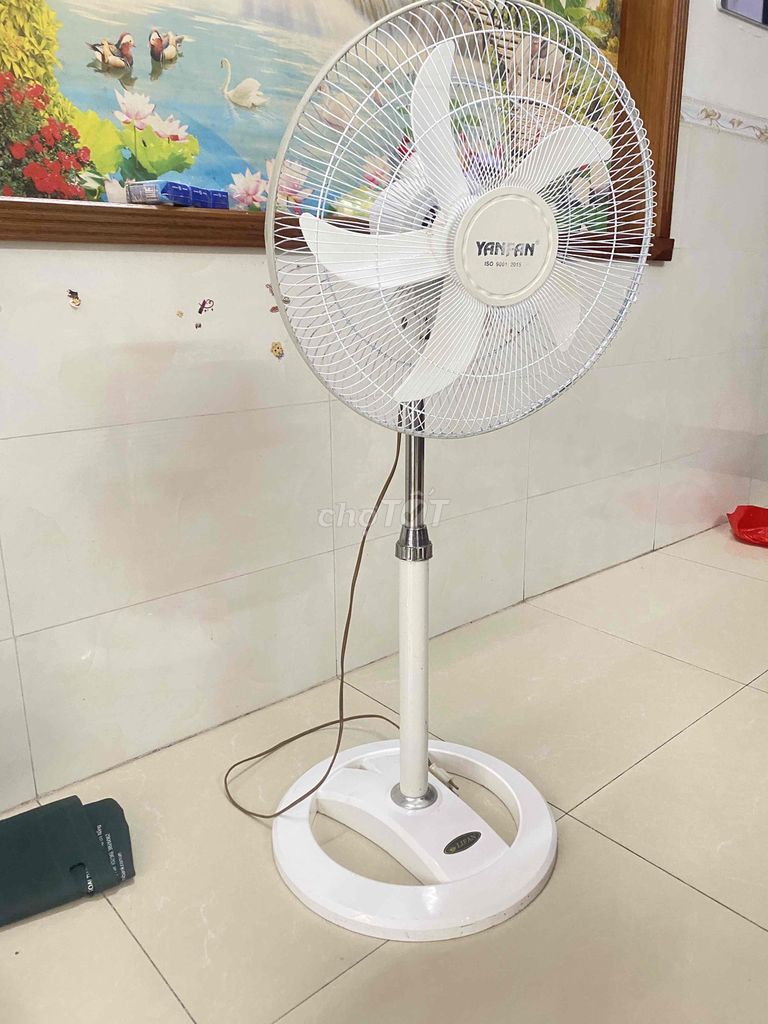 Quạt đứng Yanfan Trắng 3 tốc độ êm ái. Mua bán Quạt tại Quận Sơn Trà Đà Nẵng được đăng bởi Trọng Dinh hình 1