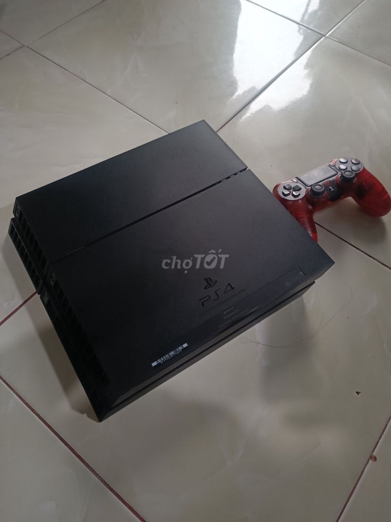 Dọn kho Khách Sạn có máy PS4 + tay Cầm