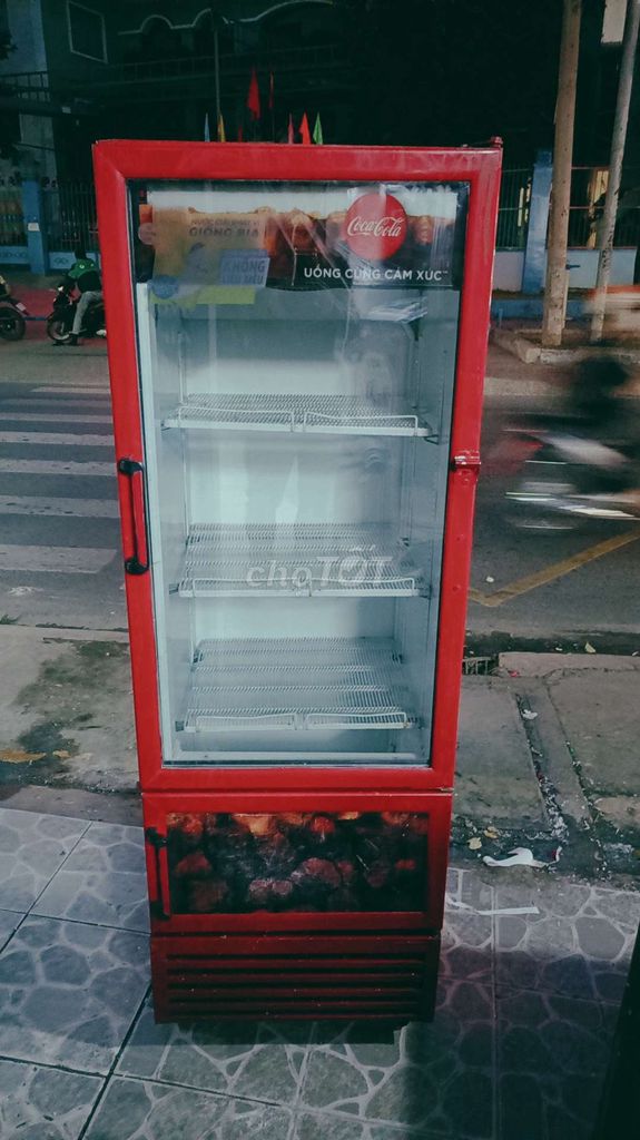 Tủ mát Coca-Cola 350 lít Đỏ. Mua bán Tủ lạnh tại Quận Phú Nhuận Tp Hồ Chí Minh được đăng bởi Nguyễn Duy Quang hình 1