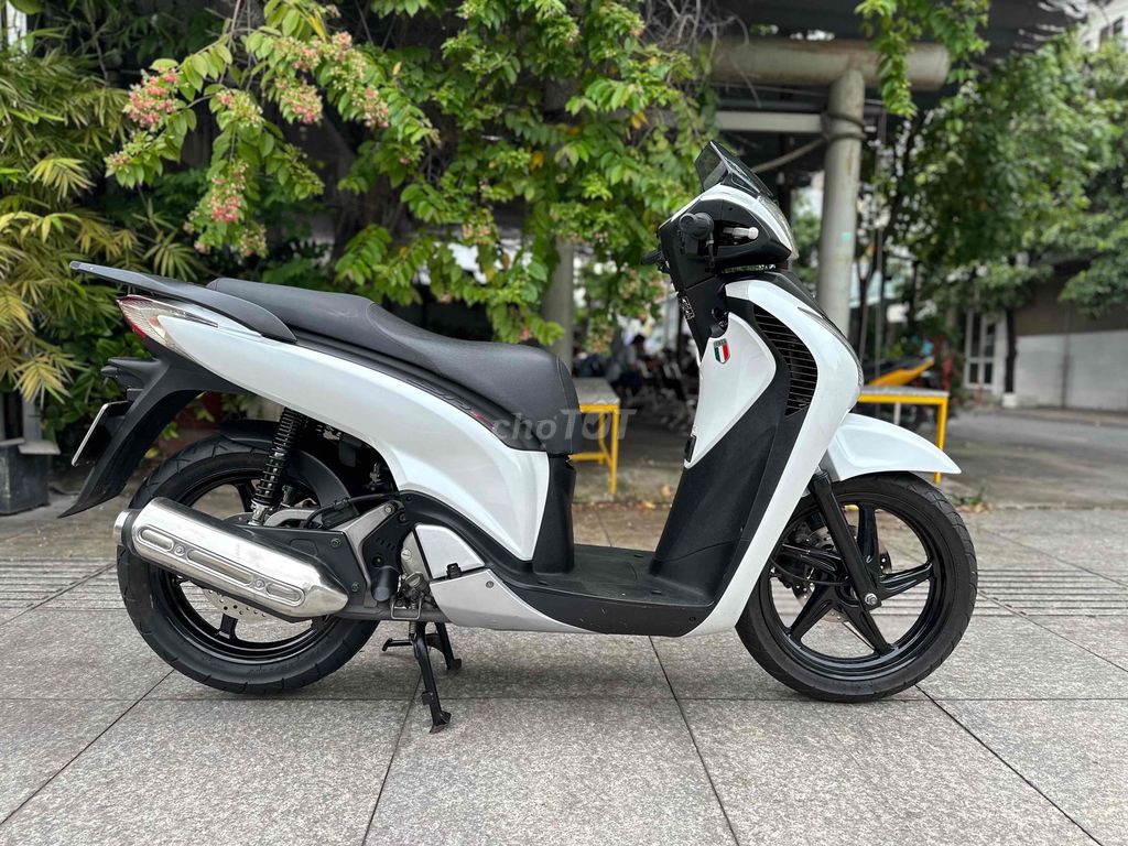 sh 150i nhập 3 cục 2010 trắng sporty zin chưa rot. Mua bán Xe máy tại Quận Tân Phú Tp Hồ Chí Minh được đăng bởi VÕ MINH HẬU hình 2