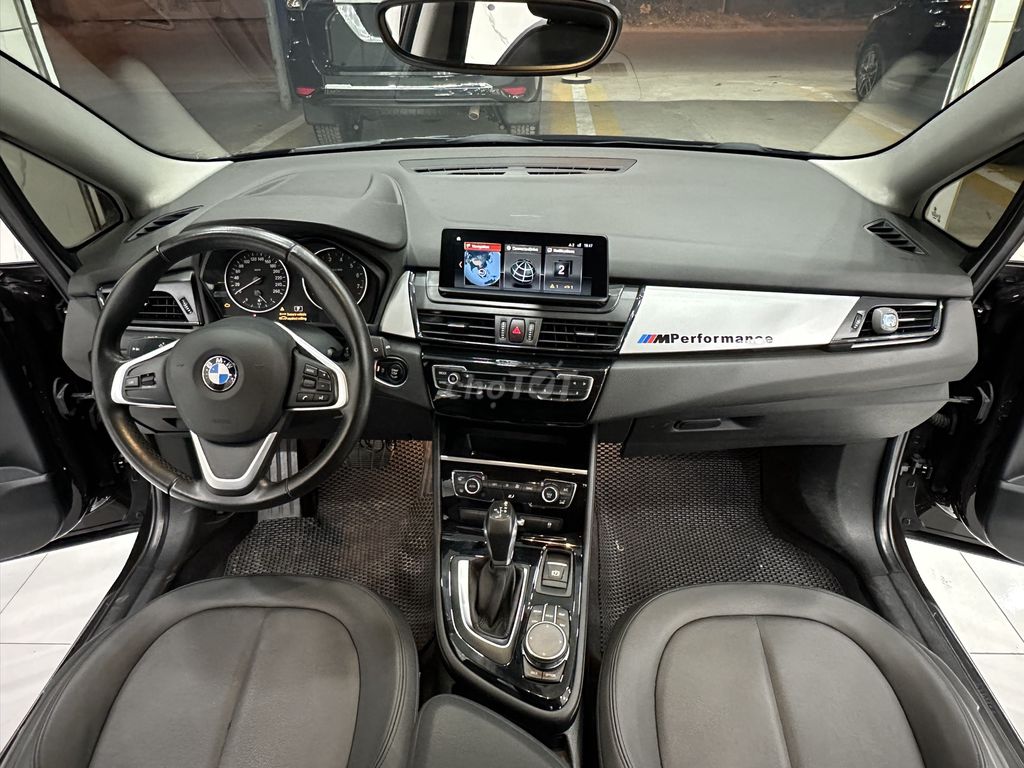BMW 218i MODEL 2017 siêu sang  200tr nhận xe ngay