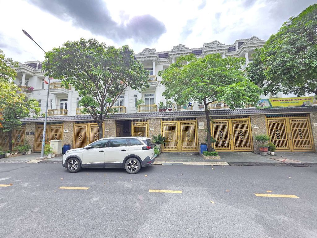 Nhà phố hoàn công kdc Hoàng Hùng gần BigC Go p. Đông Hòa Dĩ An