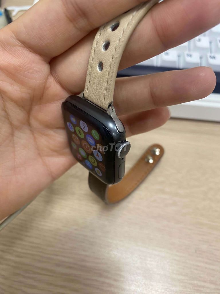 Apple Watch Series 5 GPS Nhôm Xám 40mm. Mua bán Thiết bị đeo thông minh tại Quận 12 Tp Hồ Chí Minh được đăng bởi Phan Anh Quốc hình 1