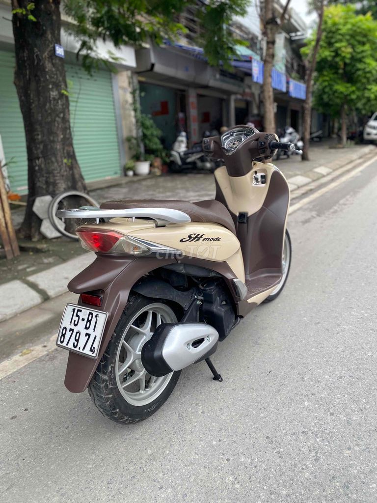Модель Honda SH 2024 Master, кремовое золото