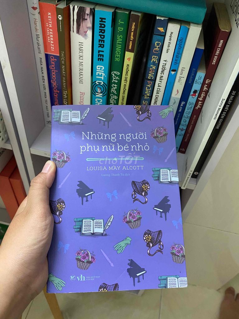 Sách những người phụ nữ bé nhỏ