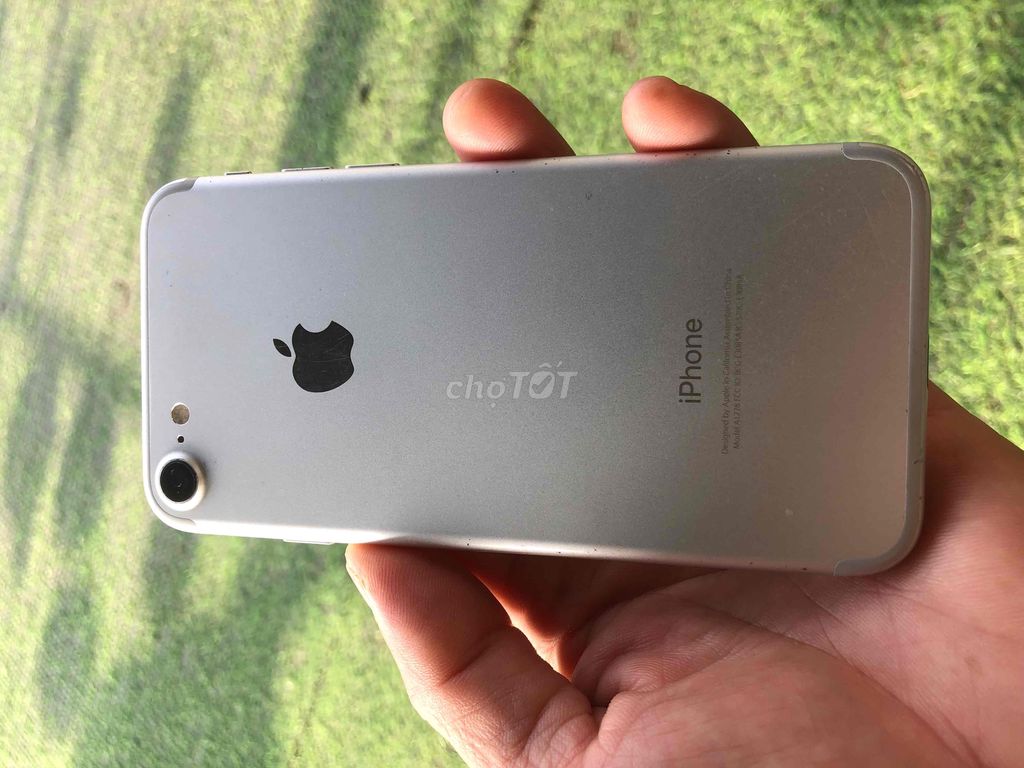 Iphone 7 quốc tế màu bạc mới 90% tình đang sử dụng